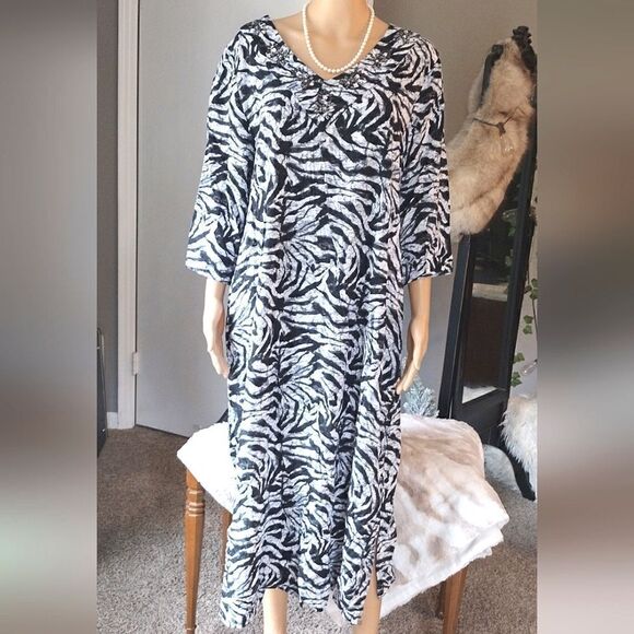 Cabernet Patio Casuals Women's Size Large Rayon Zebra Print Maxi Dress - Picture 10 of 11